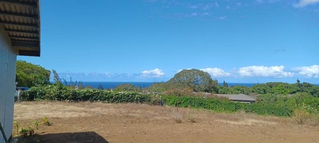 2676 Kalanikahua Rd, Haiku, HI 96708