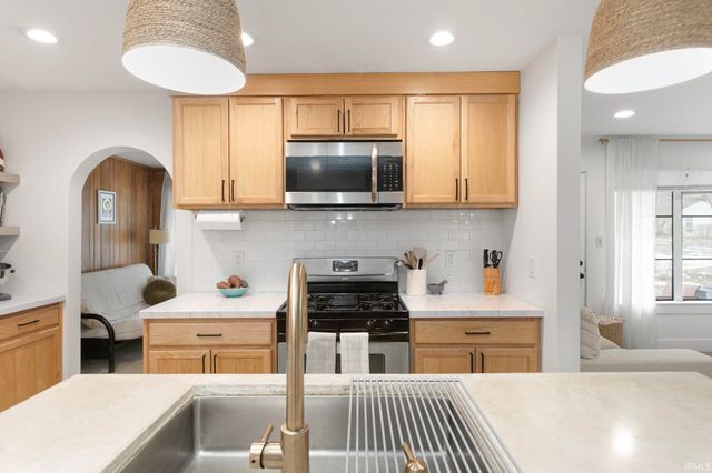 2221 Portage Avenue, South Bend, IN 46616