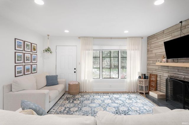 2221 Portage Avenue, South Bend, IN 46616