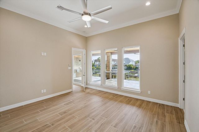 606 Appia Drive, Kemah, TX 77565