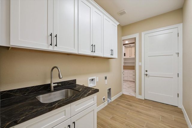 606 Appia Drive, Kemah, TX 77565