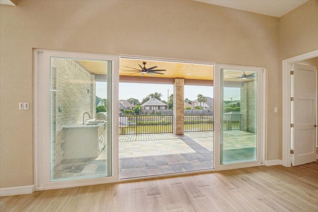 606 Appia Drive, Kemah, TX 77565