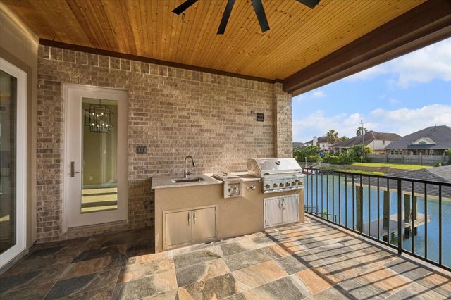 606 Appia Drive, Kemah, TX 77565