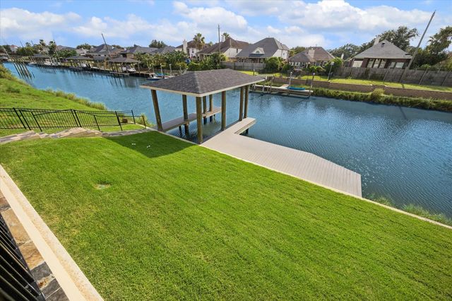 606 Appia Drive, Kemah, TX 77565