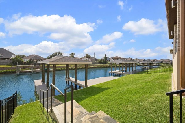 606 Appia Drive, Kemah, TX 77565