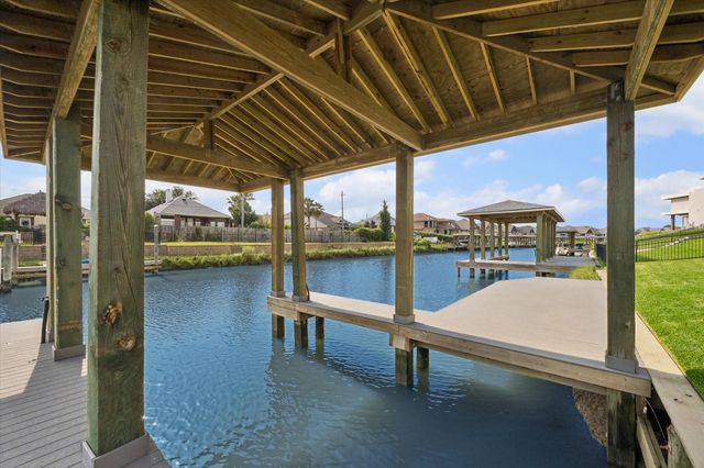 606 Appia Drive, Kemah, TX 77565
