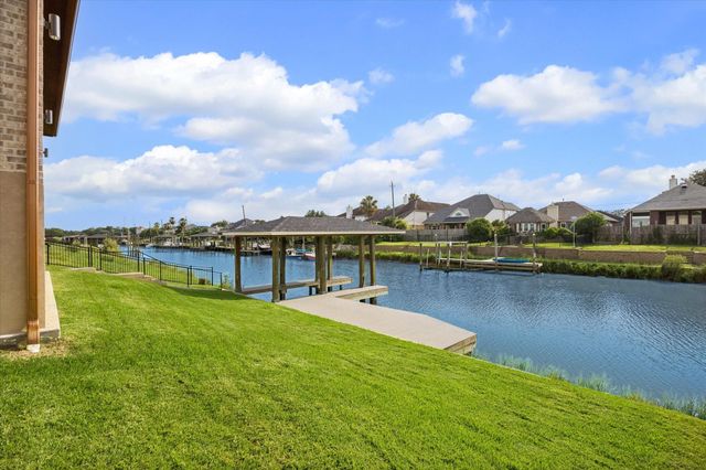 606 Appia Drive, Kemah, TX 77565