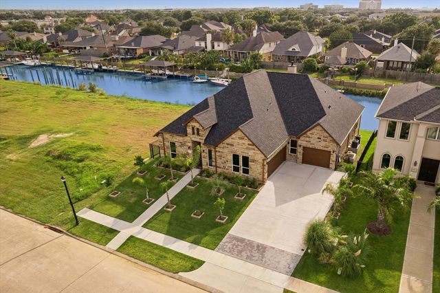 606 Appia Drive, Kemah, TX 77565