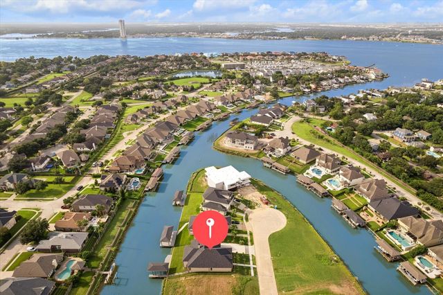 606 Appia Drive, Kemah, TX 77565