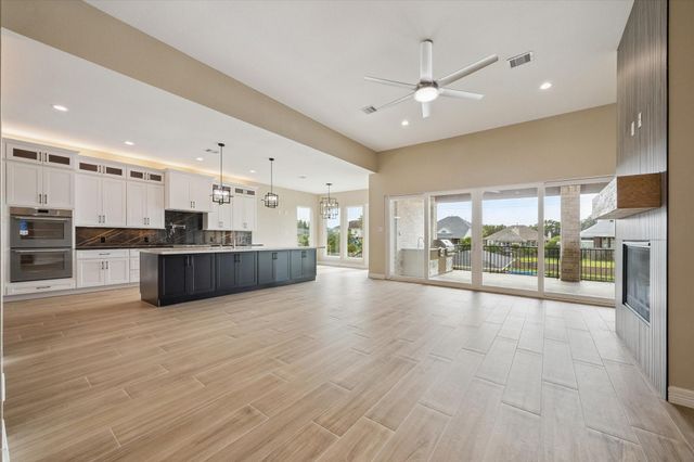 606 Appia Drive, Kemah, TX 77565