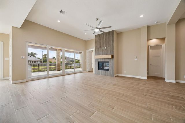 606 Appia Drive, Kemah, TX 77565