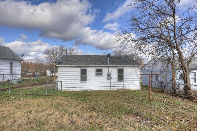 1014 Sycamore, Carthage, MO 64836