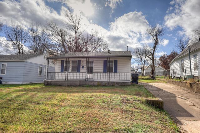 1014 Sycamore, Carthage, MO 64836