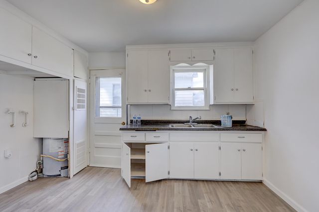 1014 Sycamore, Carthage, MO 64836