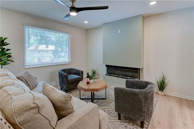 110 Erin Street, Buckner, MO 64016