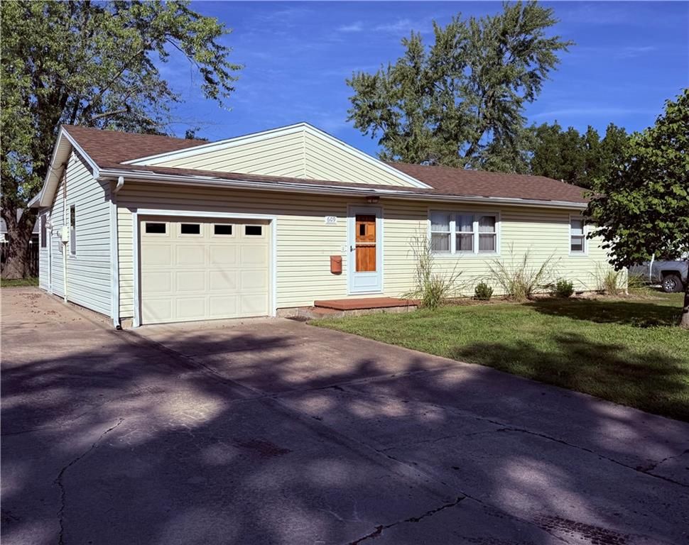 609 Summit Drive, Knob Noster, MO 65336