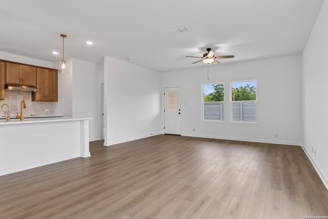 167 Peeps Ct., Adkins, TX 78101