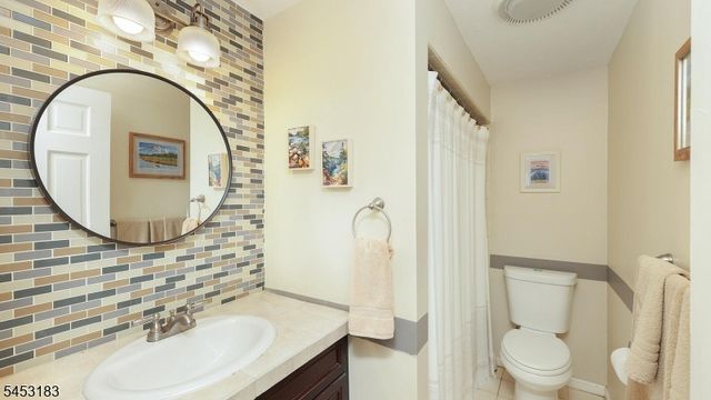 100 Mali Dr, North Plainfield Boro, NJ 07062