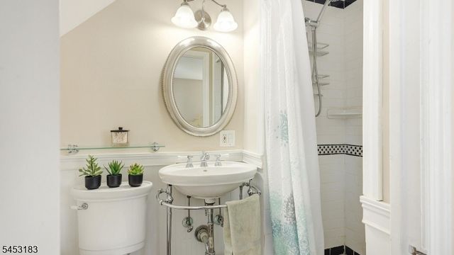 100 Mali Dr, North Plainfield Boro, NJ 07062