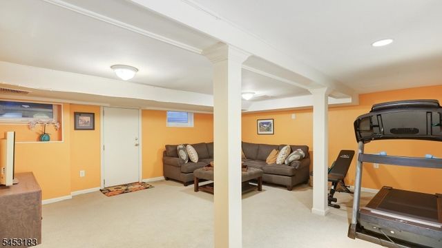 100 Mali Dr, North Plainfield Boro, NJ 07062