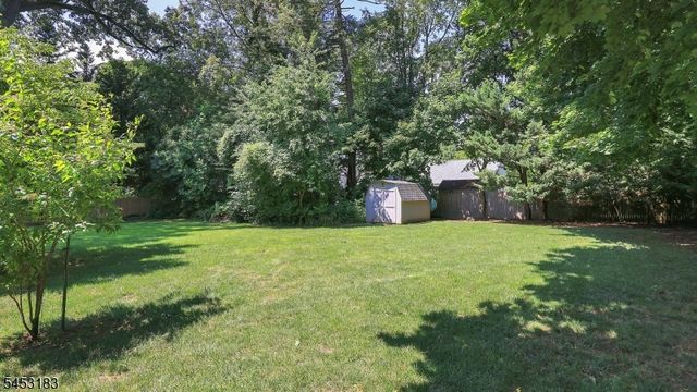 100 Mali Dr, North Plainfield Boro, NJ 07062