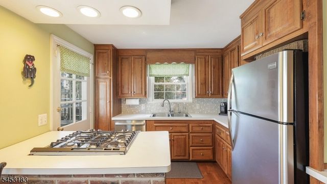 100 Mali Dr, North Plainfield Boro, NJ 07062