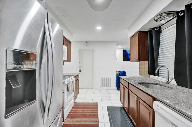 9607 NW 81st St, Tamarac, FL 33321