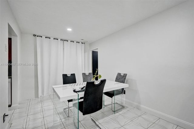 9607 NW 81st St, Tamarac, FL 33321