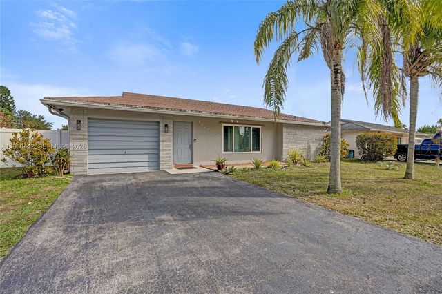 9607 NW 81st St, Tamarac, FL 33321