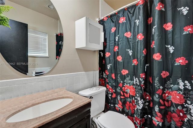 9607 NW 81st St, Tamarac, FL 33321