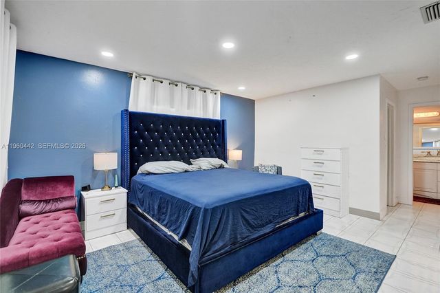 9607 NW 81st St, Tamarac, FL 33321