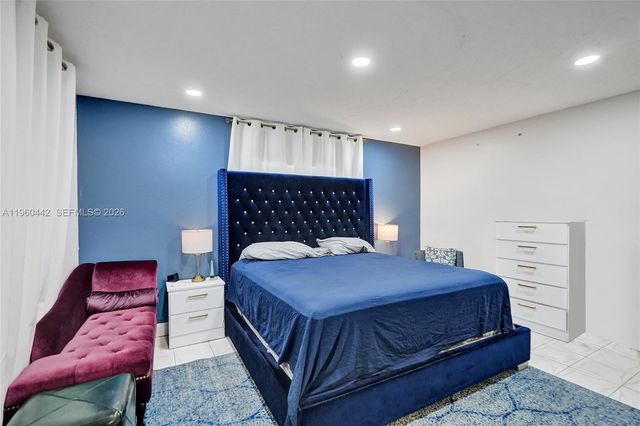 9607 NW 81st St, Tamarac, FL 33321