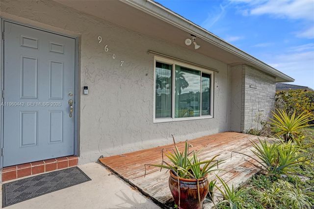 9607 NW 81st St, Tamarac, FL 33321