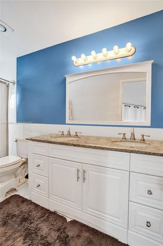 9607 NW 81st St, Tamarac, FL 33321