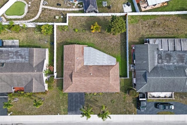 9607 NW 81st St, Tamarac, FL 33321