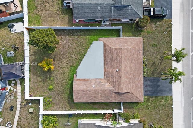 9607 NW 81st St, Tamarac, FL 33321