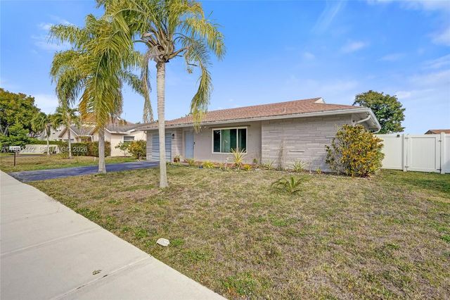 9607 NW 81st St, Tamarac, FL 33321