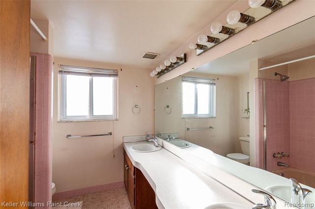 28427 Wexford Drive, Warren, MI 48092