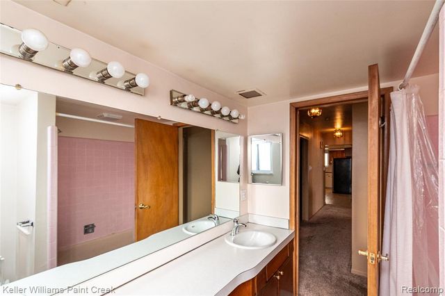 28427 Wexford Drive, Warren, MI 48092