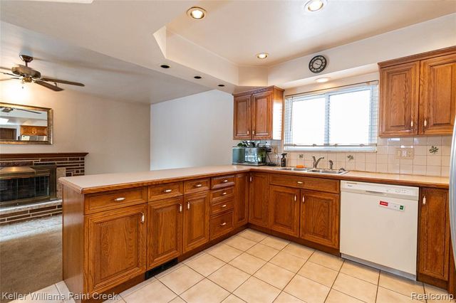 28427 Wexford Drive, Warren, MI 48092