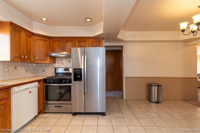 28427 Wexford Drive, Warren, MI 48092