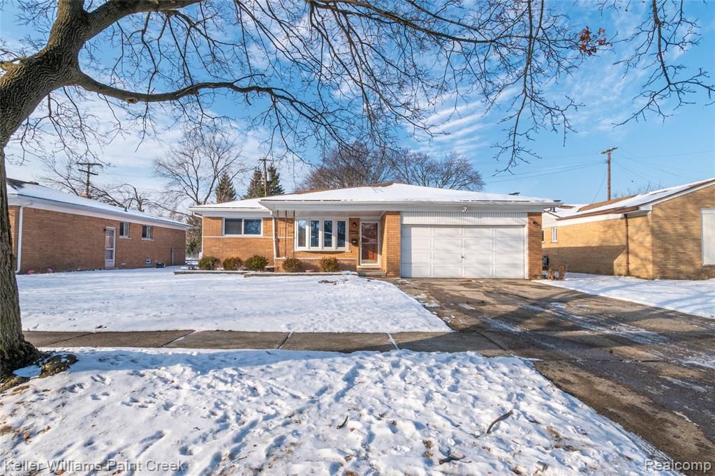 28427 Wexford Drive, Warren, MI 48092