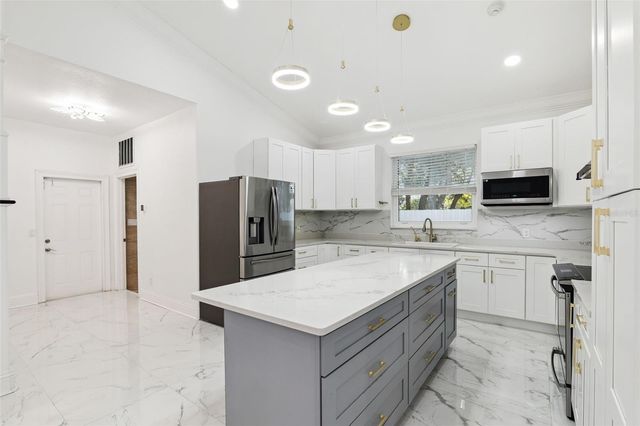 20 REWIS STREET, Ocoee, FL 34761