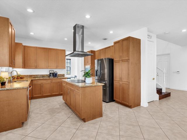 6806 Lakeside Circle, Davie, FL 33314