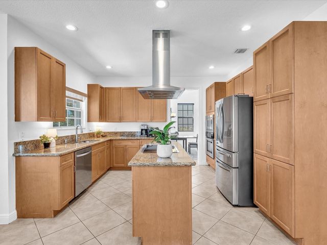 6806 Lakeside Circle, Davie, FL 33314