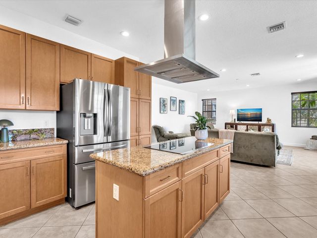 6806 Lakeside Circle, Davie, FL 33314