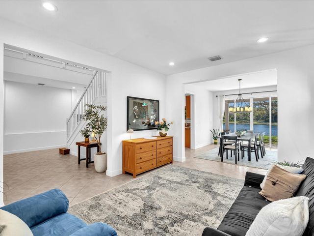 6806 Lakeside Circle, Davie, FL 33314