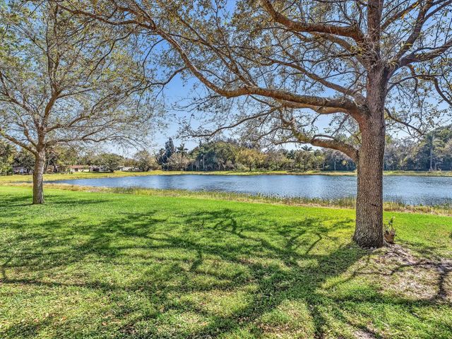 6806 Lakeside Circle, Davie, FL 33314