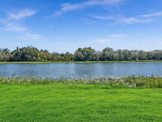 6806 Lakeside Circle, Davie, FL 33314