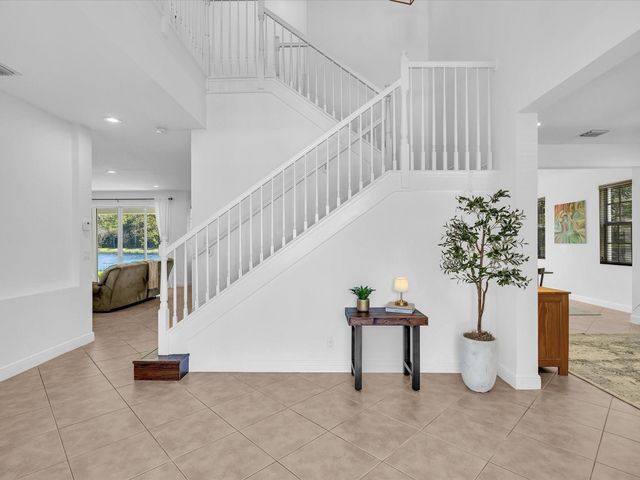 6806 Lakeside Circle, Davie, FL 33314